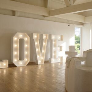 LOVE Leuchtbuchstaben